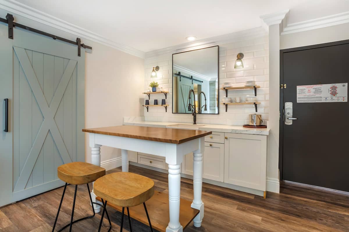 Suite (Wine Country) | Caja de seguridad en la habitación y escritorio