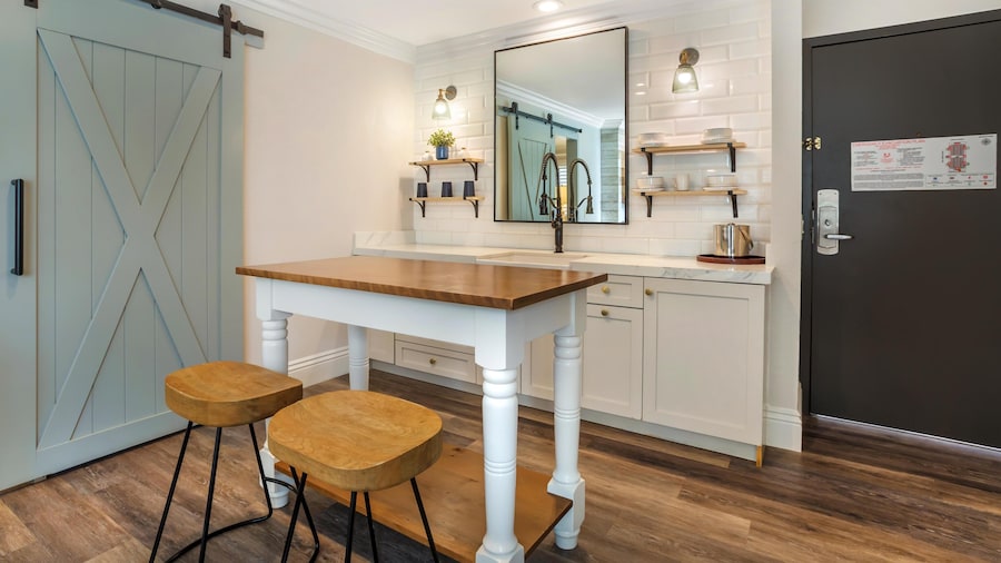 Dry Creek Inn MOD Collection by Sonesta