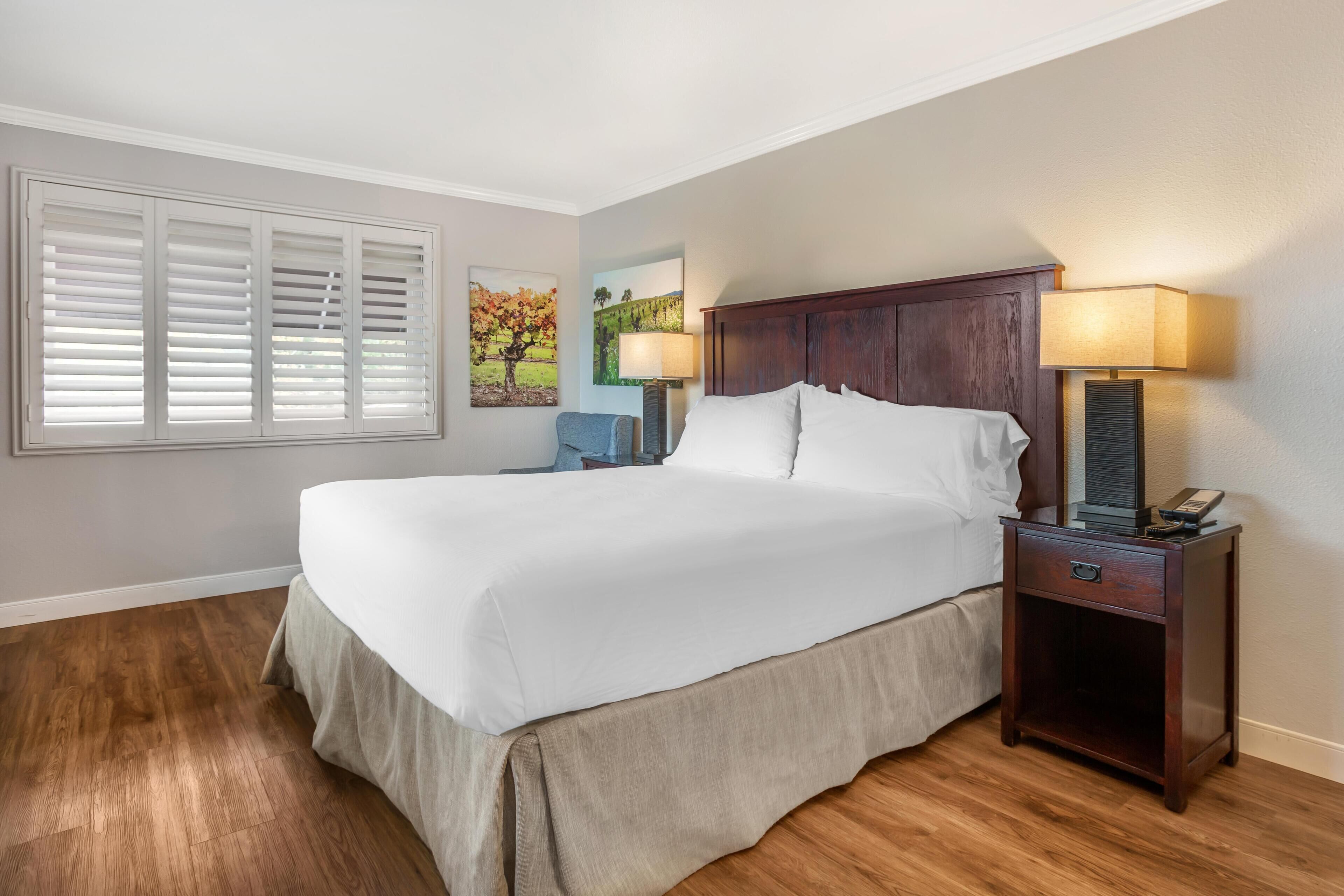 Room, Corner (King) | In-room safe, desk, laptop workspace, blackout drapes