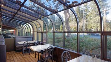 Breakfast, lunch and dinner served