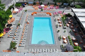 Seasonal outdoor pool, free pool cabanas - Capitol Skyline Hotel (Washington)