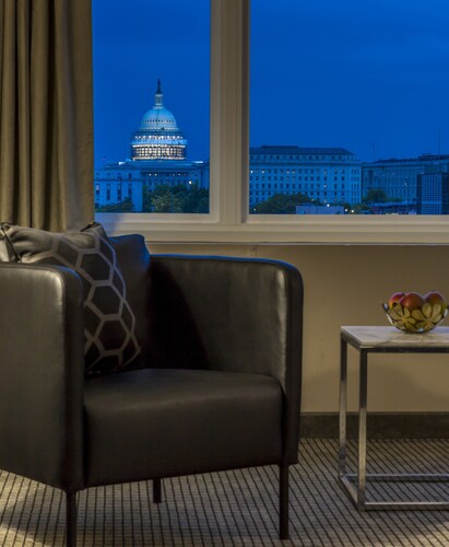 Capitol Skyline Hotel