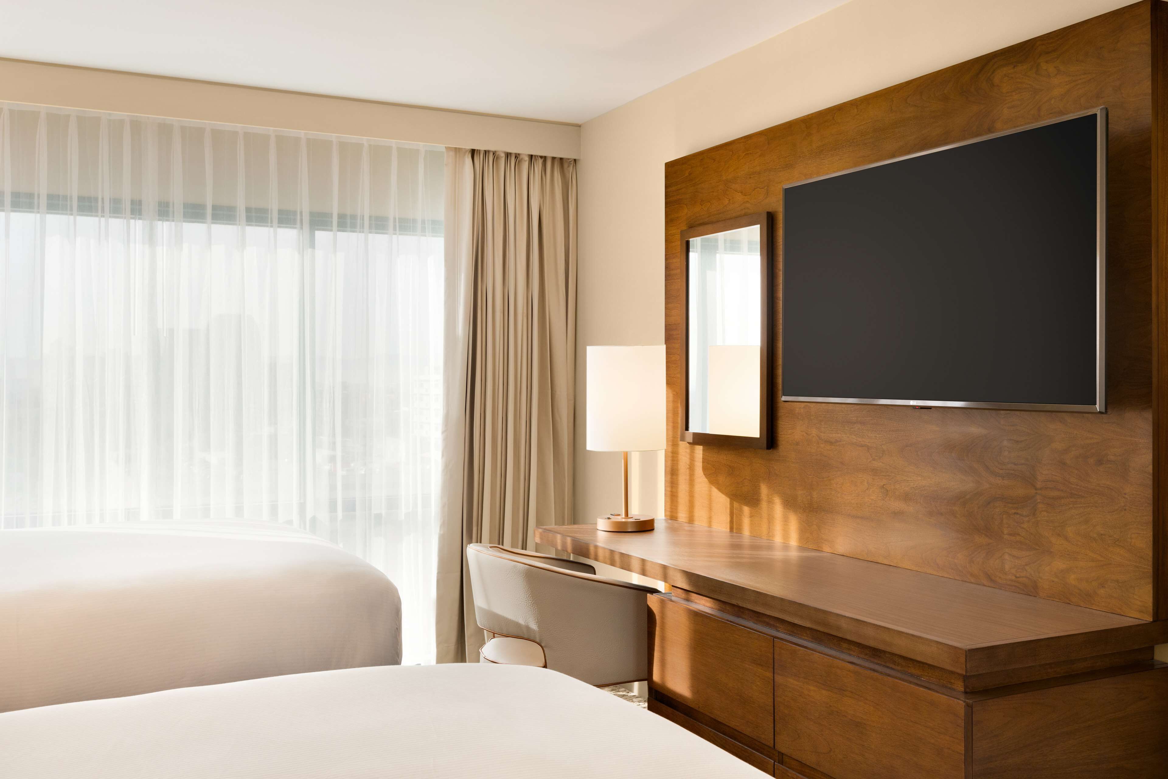 premium bedding, pillow-top beds, in-room safe, desk