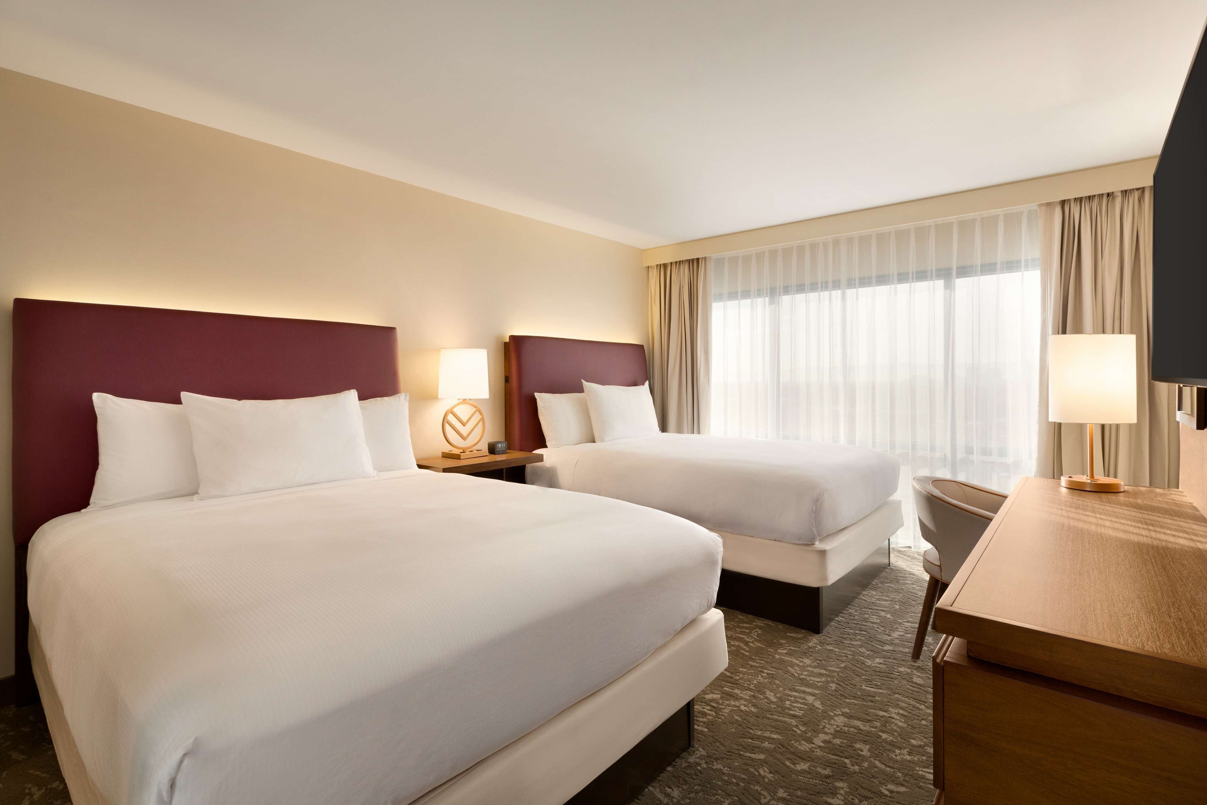 premium bedding, pillow-top beds, in-room safe, desk