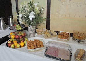 Buffet déjeuner (17 CHF par personne)