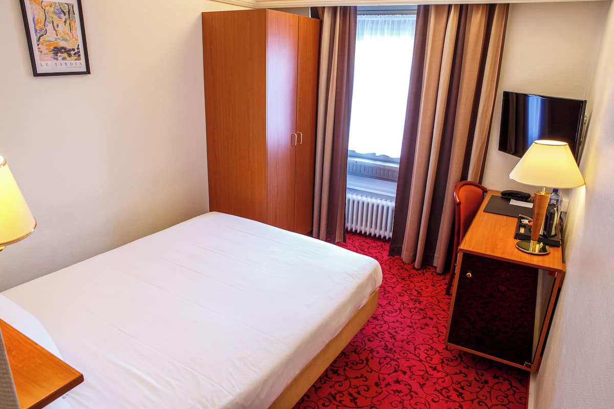 Deluxe-Einzelzimmer, 1 Doppelbett | Minibar, Zimmersafe, Schreibtisch, laptopgeeigneter Arbeitsplatz