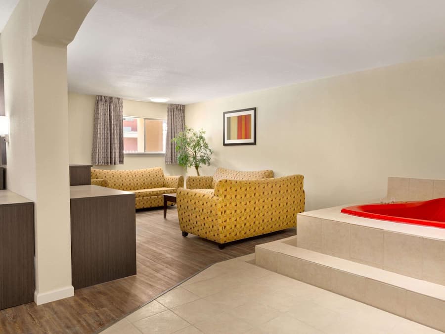 Suite, 1 cama King size, para no fumadores (One-Bedroom) | Escritorio, tabla de planchar con plancha y cunas gratuitas