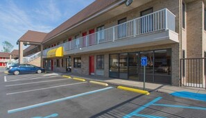 Exterior - Studios and Suites 4 Less Battlefield Blvd (Chesapeake)
