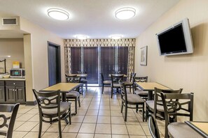 Free daily continental breakfast