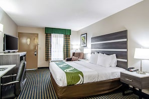 Standard Room, 1 King Bed, Non Smoking | In-room safe, desk, laptop workspace, iron/ironing board