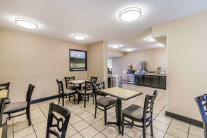 Free daily continental breakfast - Quality Inn Savannah I-95 (Savannah)