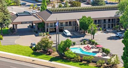 Red Lion Inn & Suites Deschutes River Bend