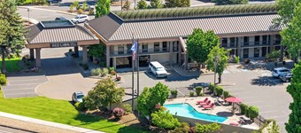 Red Lion Inn & Suites Deschutes River Bend
