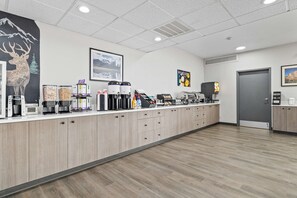 Tägliches inbegriffenes kontinentales Frühstück