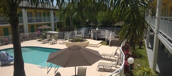 Super 8 by Wyndham Ellenton Bradenton Area