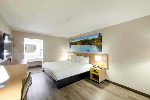 Escritorio, espacio para trabajar con laptop y cortinas blackout 