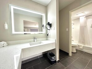 2 Double Beds, Suite, Non-Smoking | Bathroom | Combined shower/tub, free toiletries, hair dryer, towels