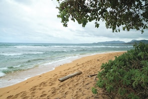 Am Strand, weißer Sandstrand