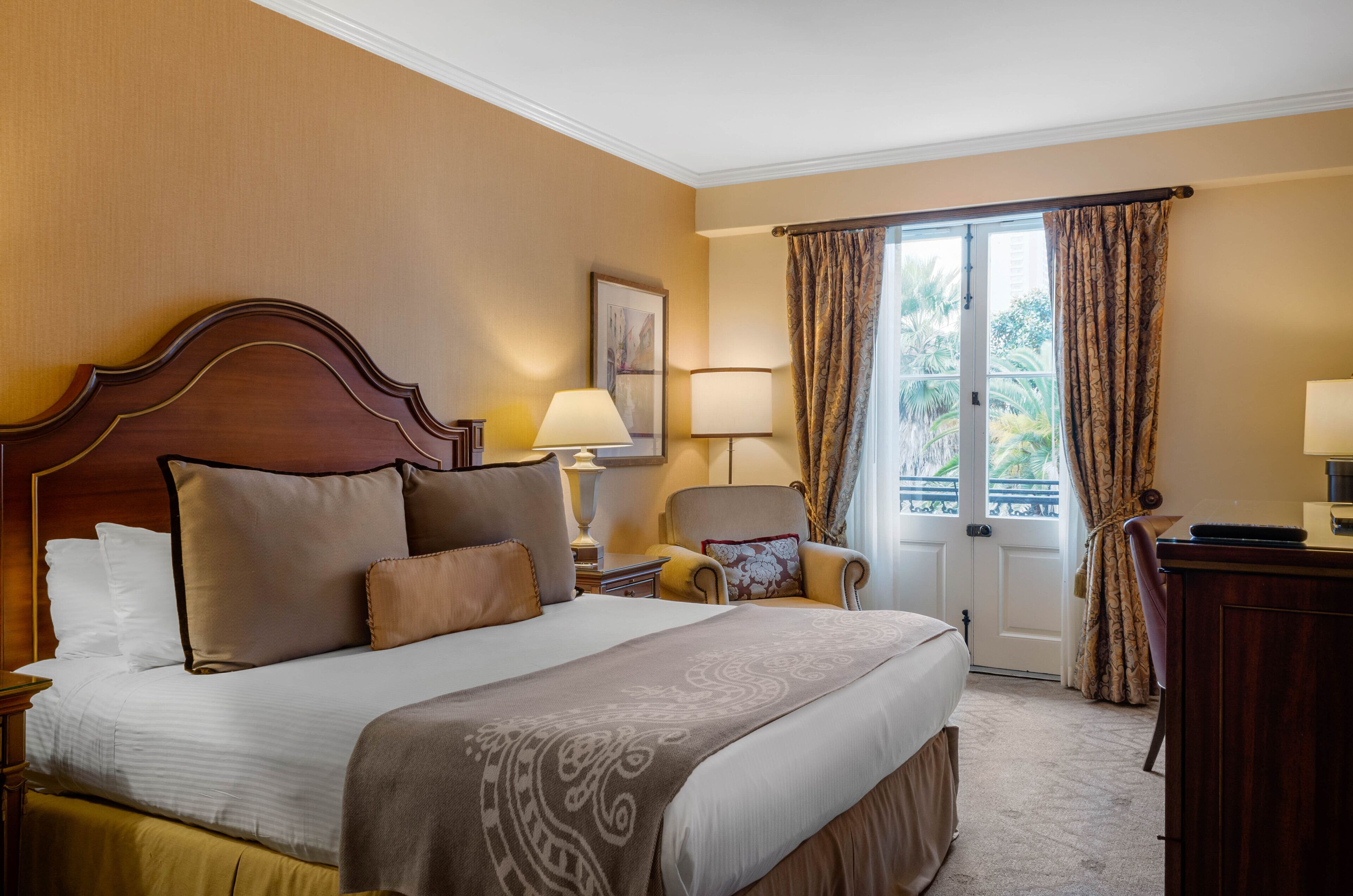 Premium bedding, minibar, in-room safe, desk