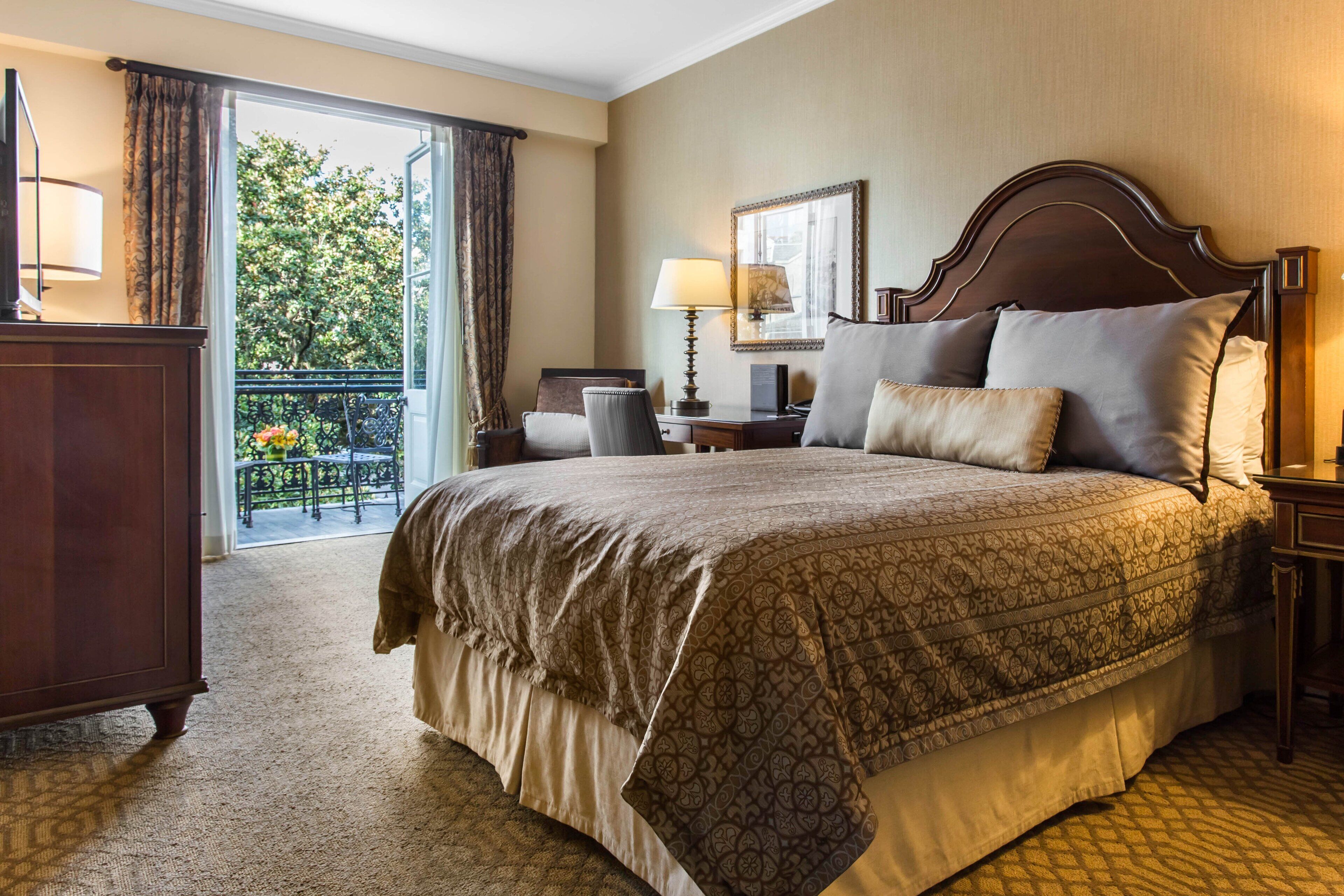 Premium bedding, minibar, in-room safe, desk