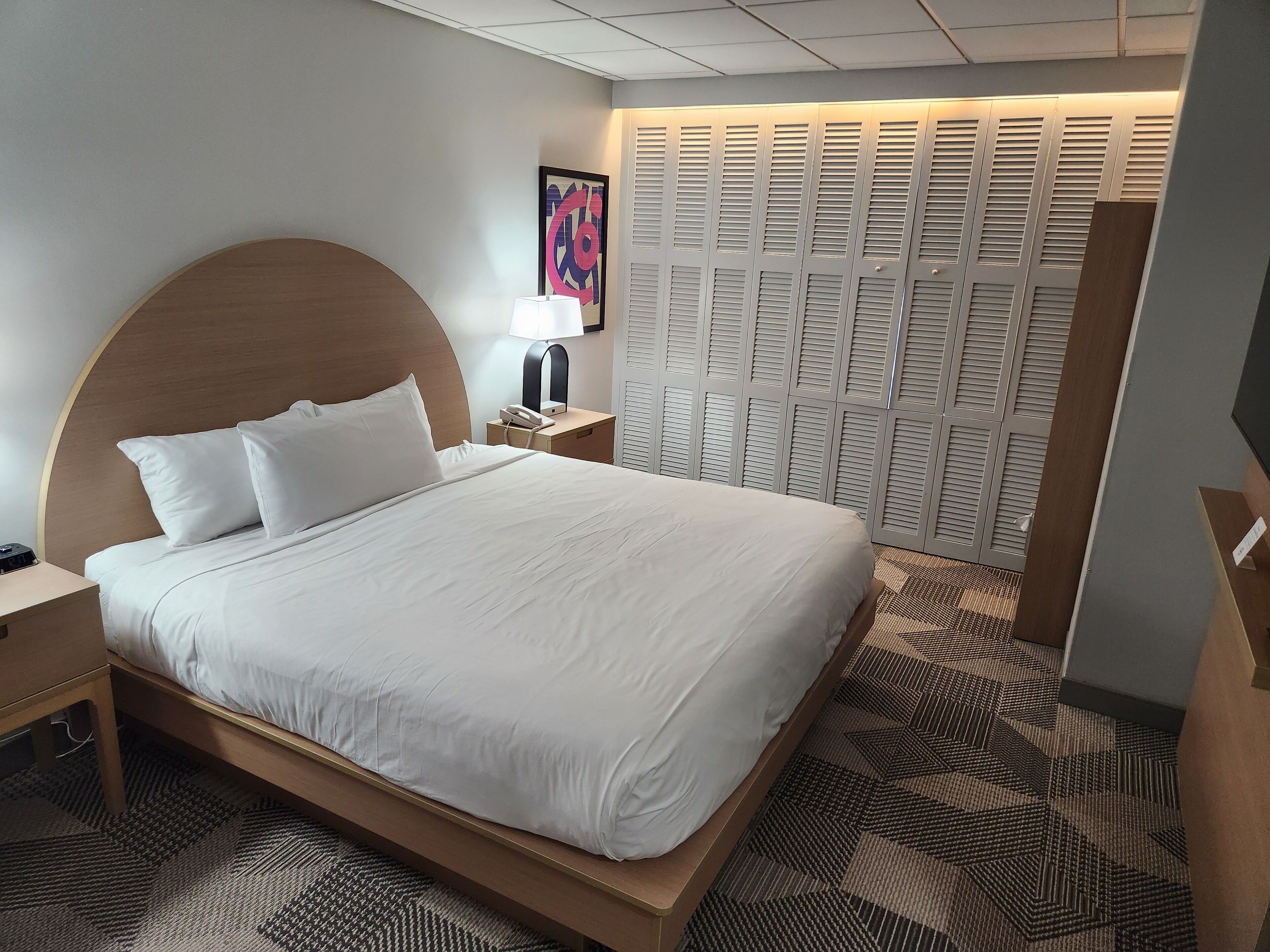 standard room, 1 queen bed | premium bedding, desk, blackout curtains, soundproofing