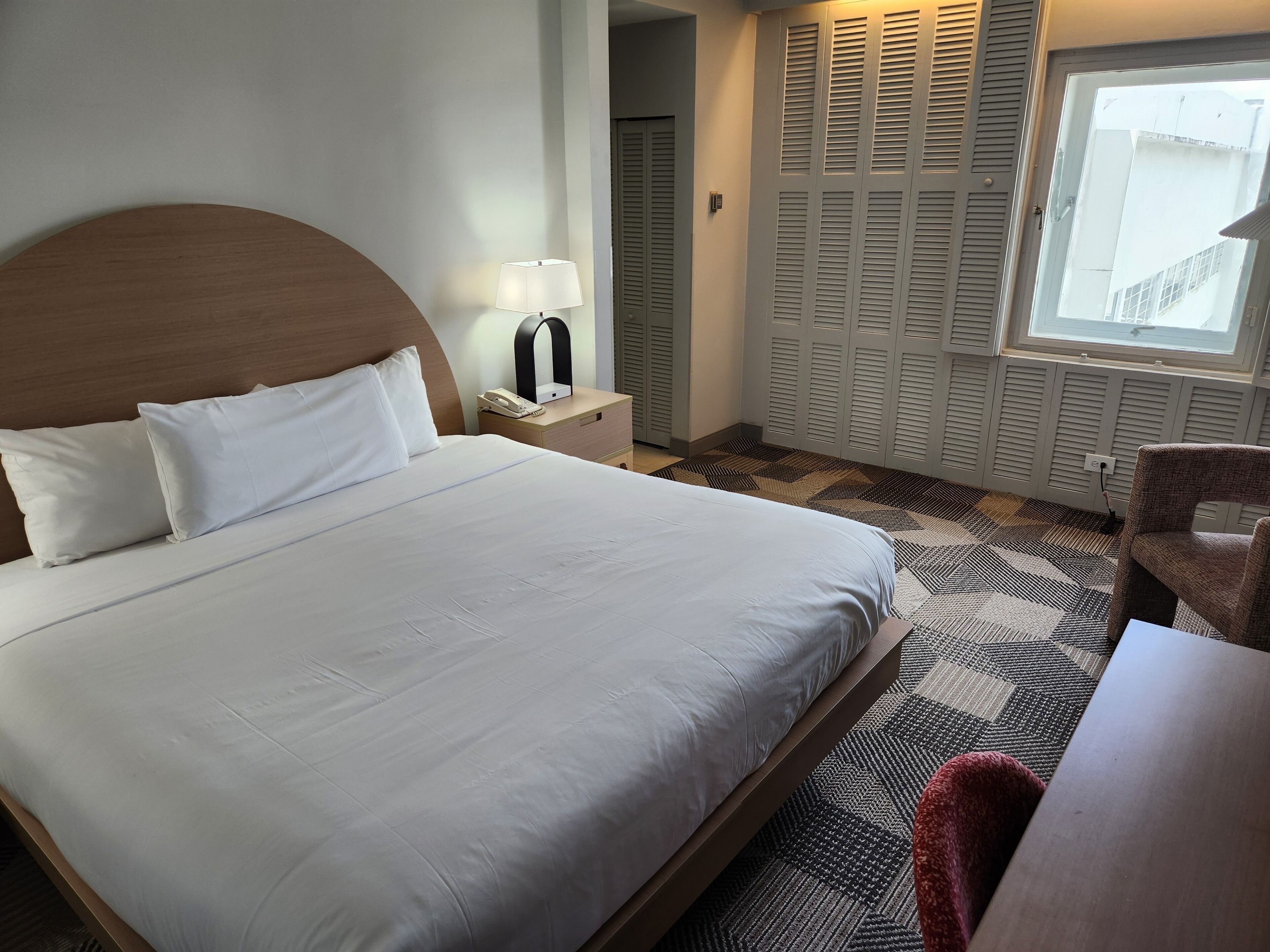 standard room, 1 king bed | premium bedding, desk, blackout curtains, soundproofing