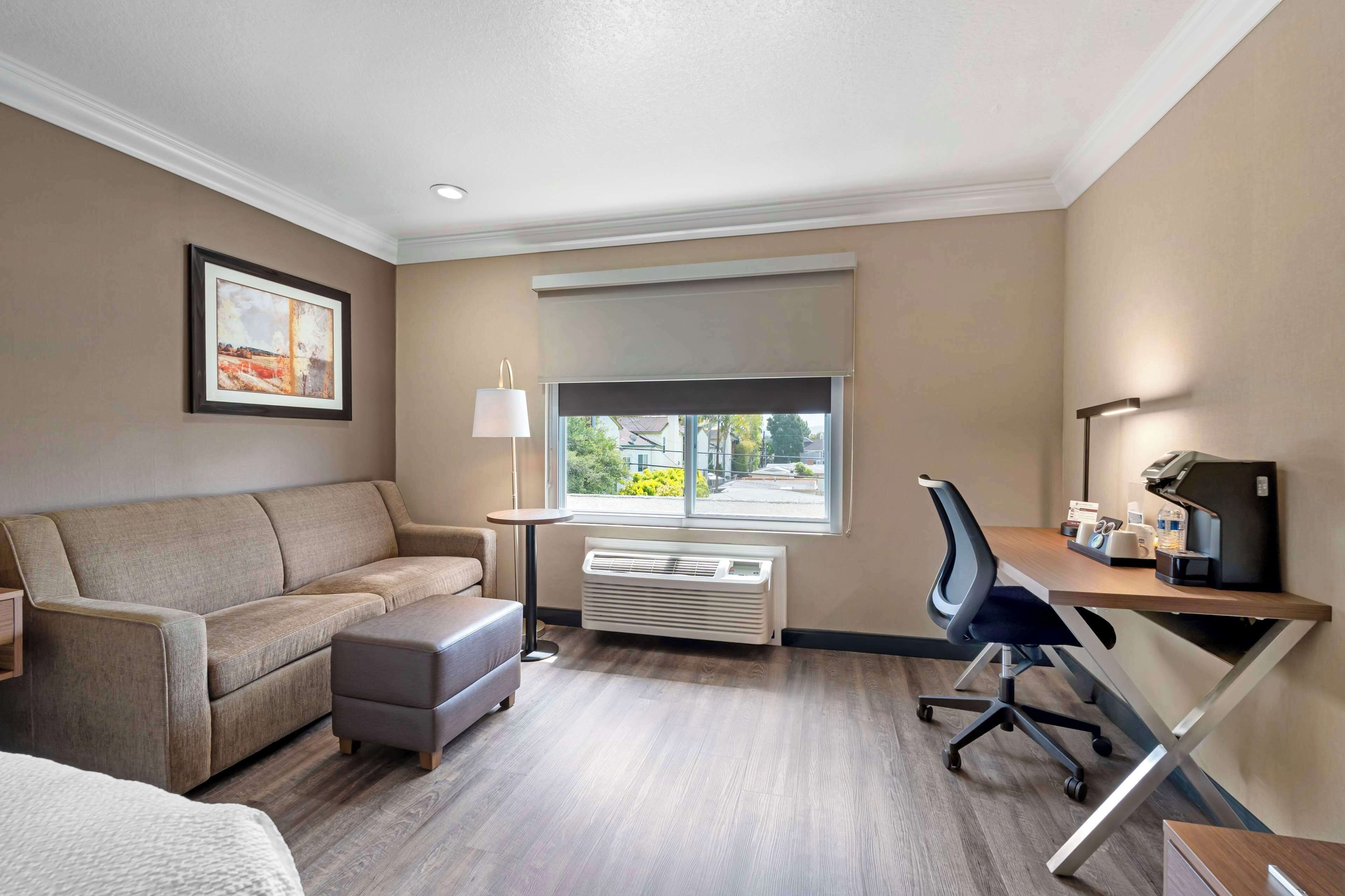 standard room, 1 king bed, non smoking, refrigerator (with sofabed) | 1 bedroom, egyptian cotton sheets, premium bedding, select comfort beds