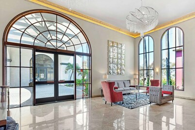 Best Western Plus Newport Mesa Inn