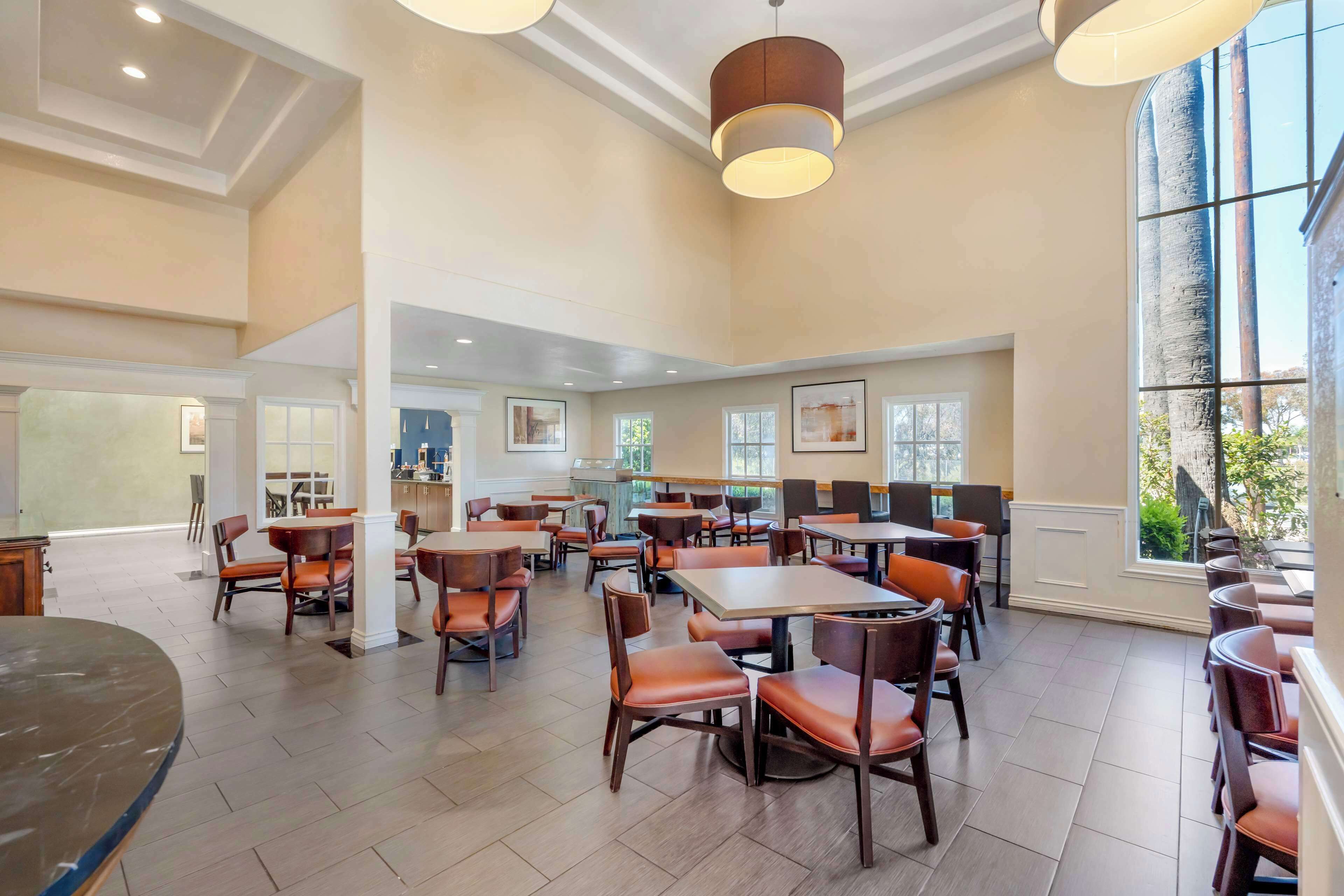 free daily full breakfast