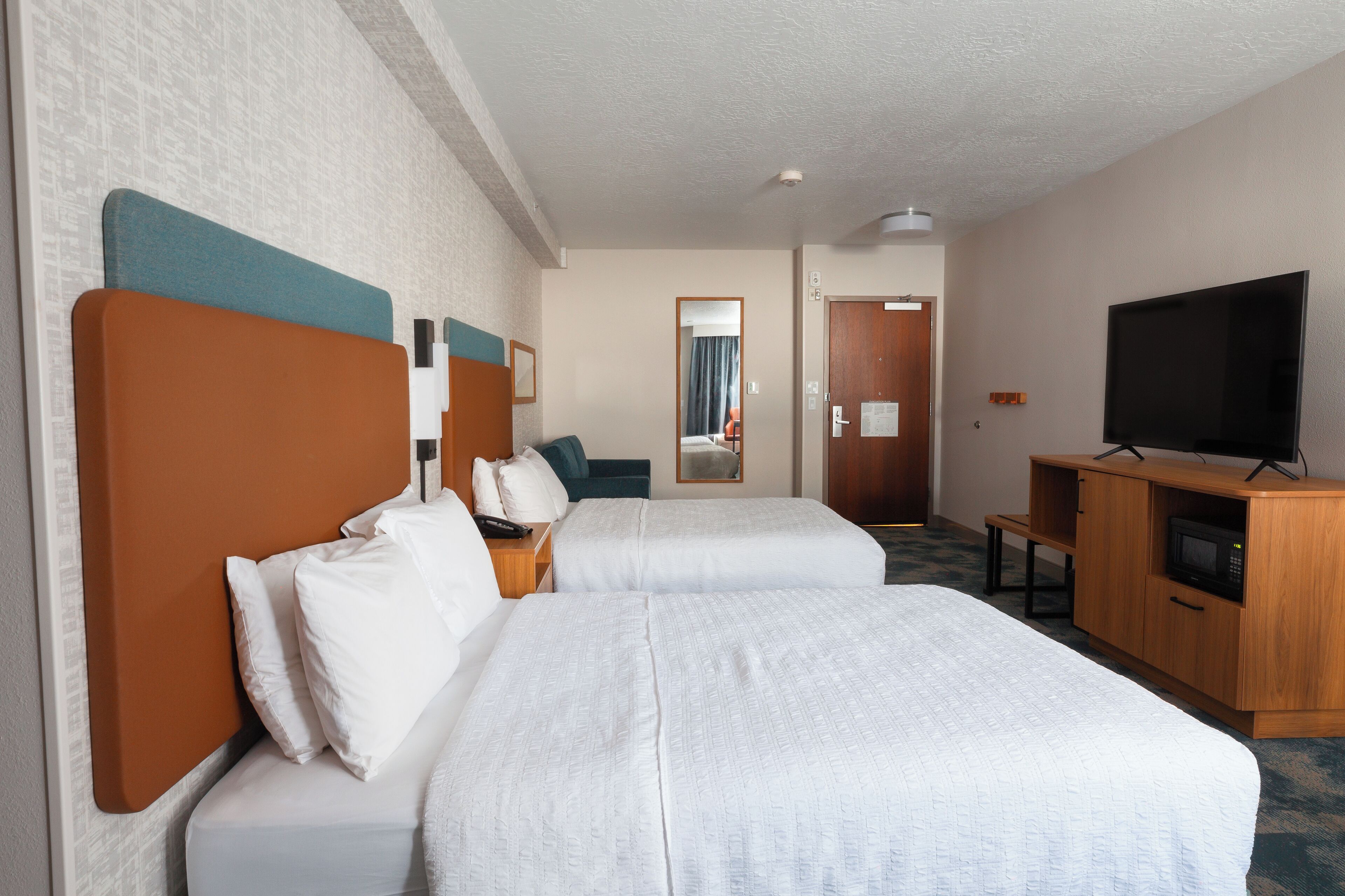 Suite, tilgjengelighetstilpasset, ikke-røyk | Allergitestet sengetøy, safe på rommet og skrivebord