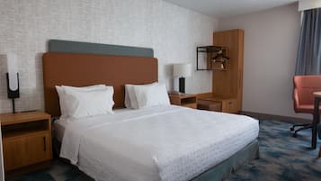 Quarto, 1 cama King, para não fumantes | Roupas de cama antialérgicas, cofres nos quartos, escrivaninha