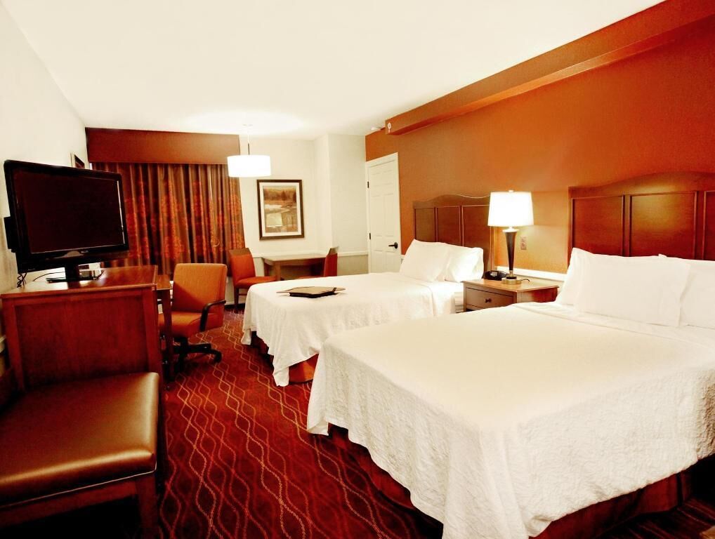 Hypo-allergenic bedding, in-room safe, desk, laptop workspace