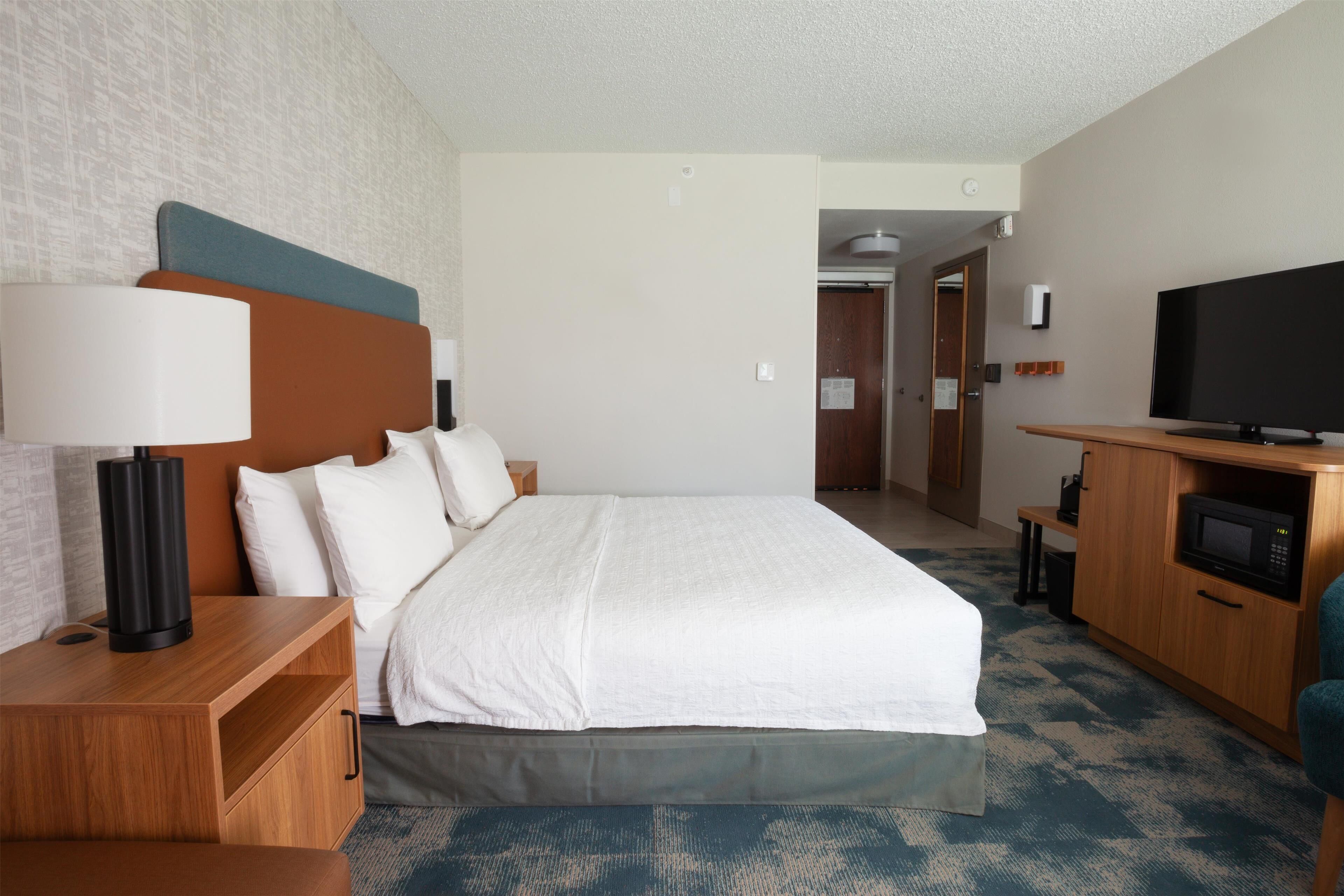 room, 1 king bed, accessible, non smoking | hypo-allergenic bedding, in-room safe, desk, laptop workspace