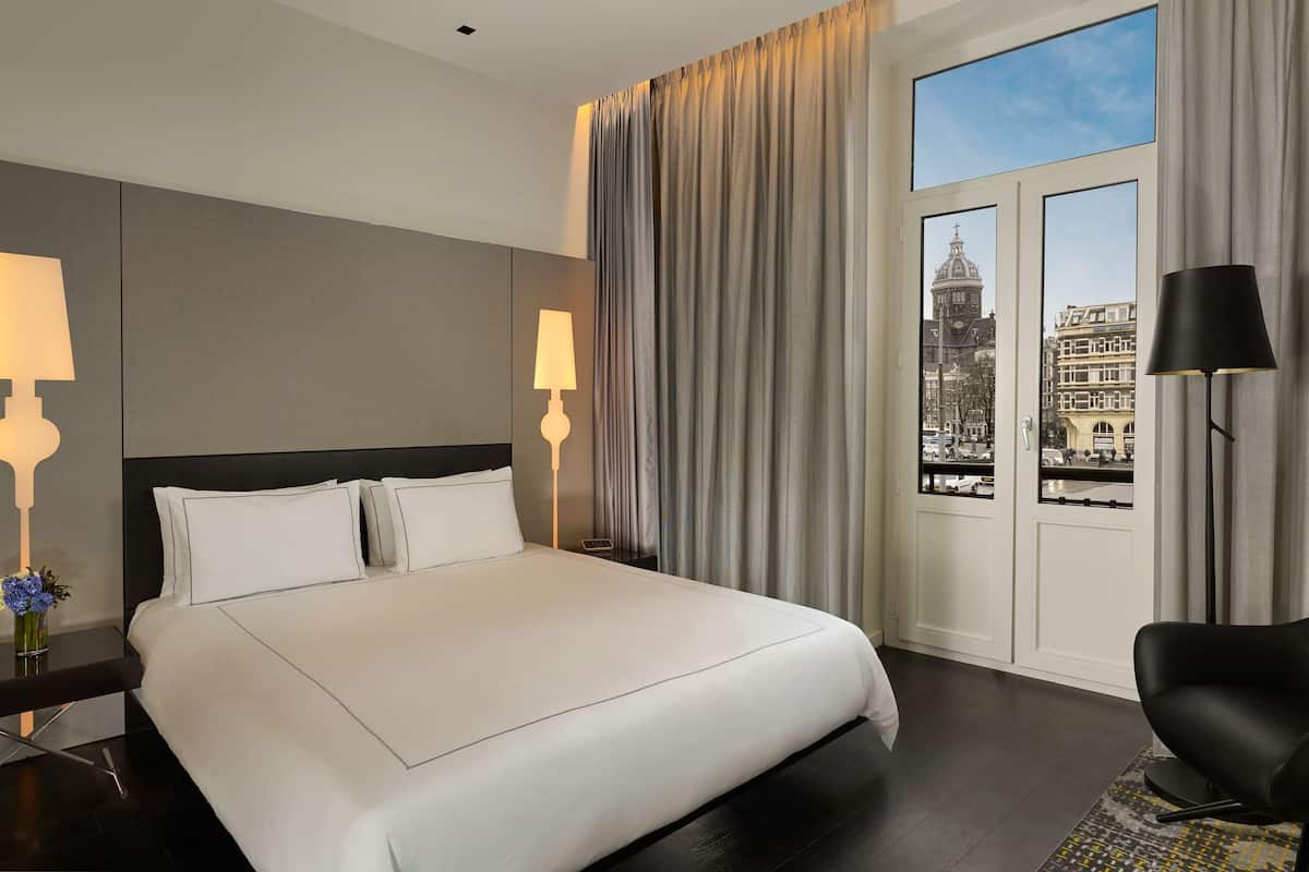 Chambre Supérieure, 1 trÚs grand lit (Canal View) | Vue de la chambre