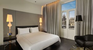 Quarto superior, 1 cama King (Canal View) | Vista do quarto