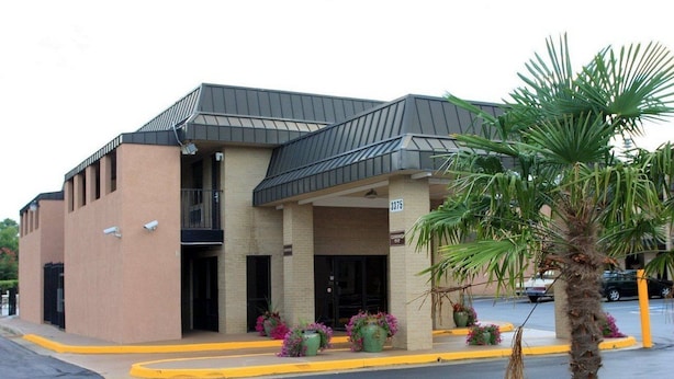 Unclassified image, 1 of 31, button - Kennesaw Inn (Kennesaw)
