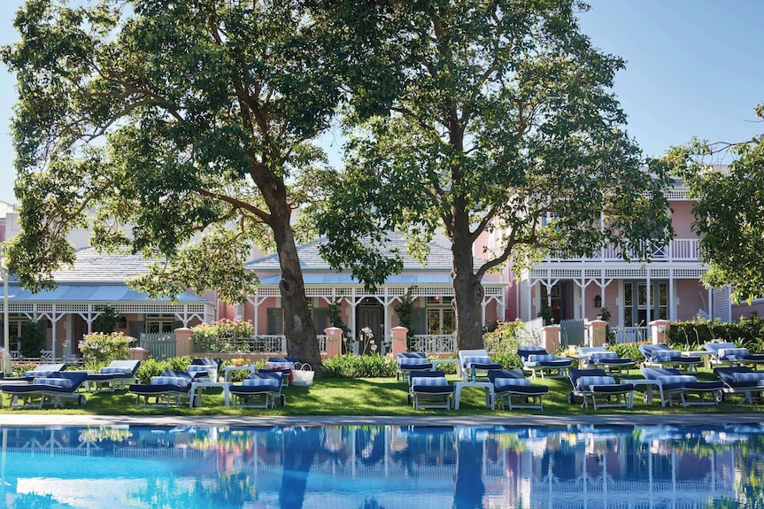 تقرير سياحي شامل عن كيب تاون 2025: دليلك لتجربة سياحية استثنائية مع أفضل الفنادق والمنتجعات | مدونتي السياحية https://images.trvl-media.com/lodging/1000000/20000/19500/19437/1ef93a75.jpg?impolicy=resizecrop&ra=fill&rh=575&rw=575