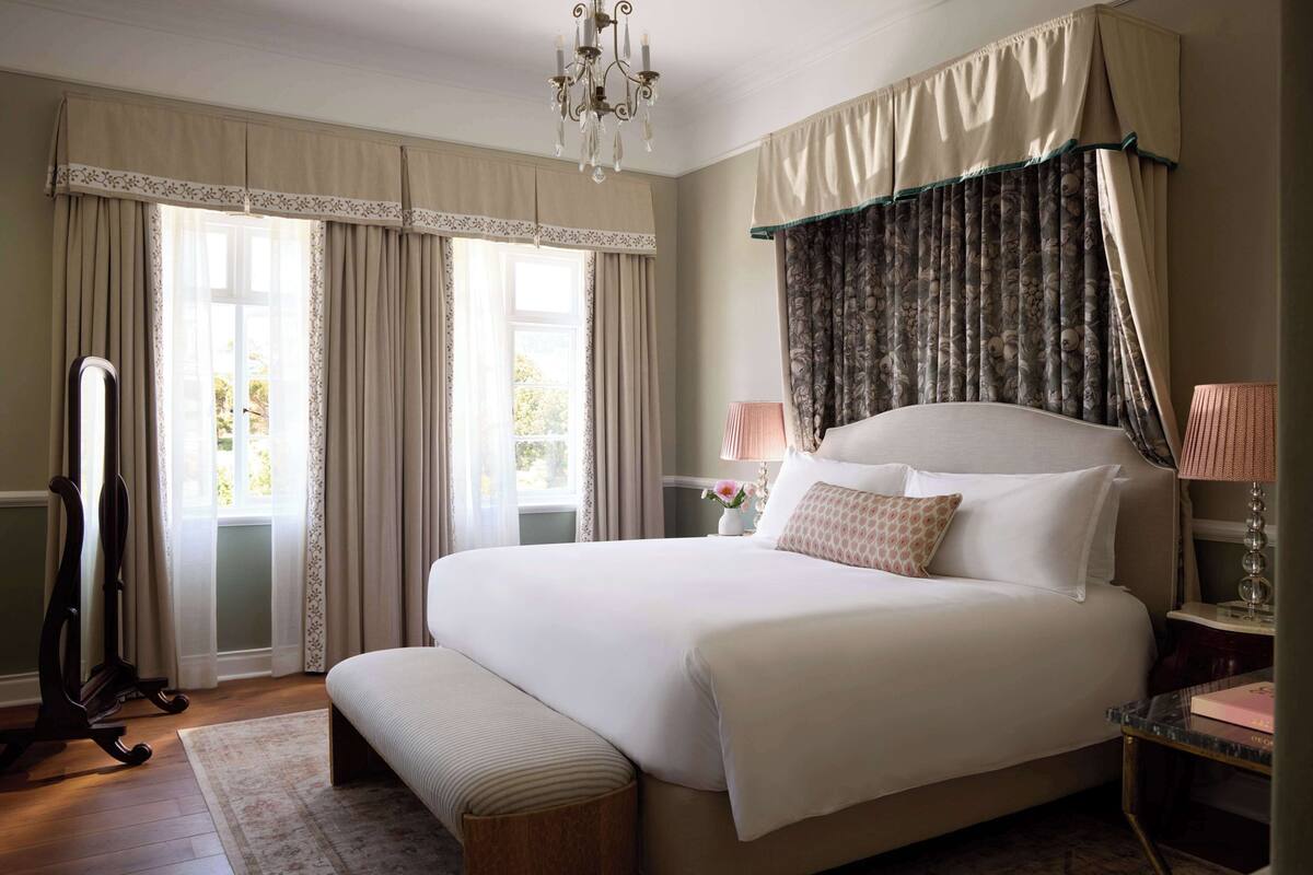 Suite Deluxe, 1 habitación | Sábanas de algodón egipcio, ropa de cama de alta calidad y minibar 