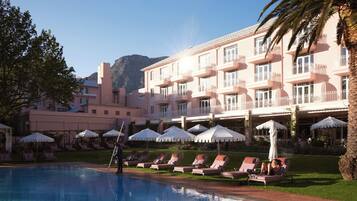2 outdoor pools, pool umbrellas, pool loungers