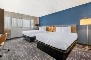 Premium bedding, desk, laptop workspace, blackout drapes - Comfort Inn & Suites Madison - Airport (Madison)