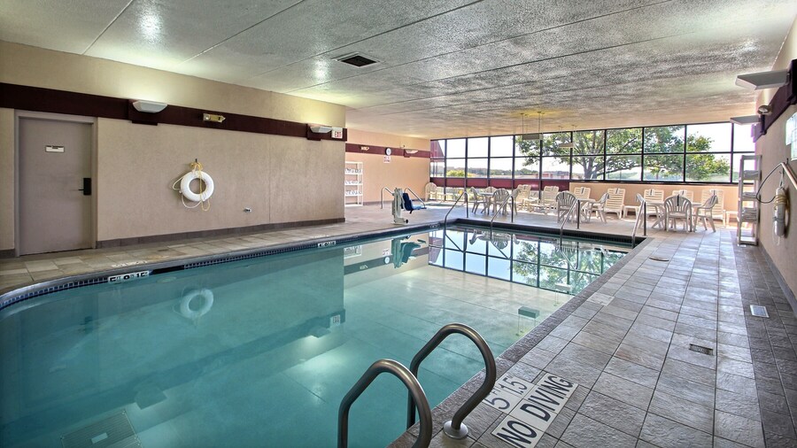 Comfort Inn & Suites Madison - Airport