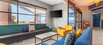 Comfort Inn & Suites Madison - Airport