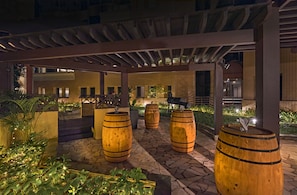 Outdoor banquet area - Vibe Hotel Singapore Orchard (Singapore)