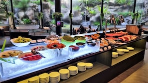 Daily full breakfast (SGD 35.97 per person)