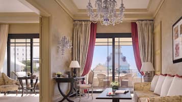 Prestige Suite | Premium bedding, minibar, in-room safe, desk