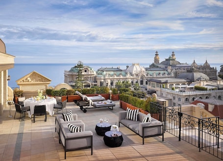 Suite Carré d'Or | Premium bedding, minibar, in-room safe, desk. Hôtel Métropole Monte Carlo – Spa Guerlain