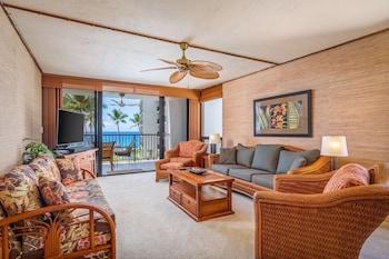 Suite, 1 Bedroom, 2 Bathrooms, Oceanfront | In-room safe, individually decorated, individually furnished at Aston Kona by the Sea