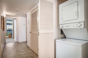 Suite, 1 Bedroom, Ocean View (2 Bathrooms) | Room amenity