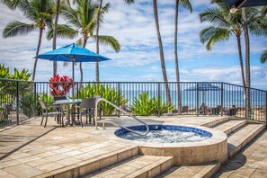 Utendørsbasseng, bassengparasoller og solsenger