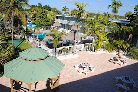 Courtyard. Floridian Hotel